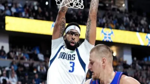 CBA球星头部重创遭遇肘击，太阳穴受击，九派报道颅脑损伤详情。